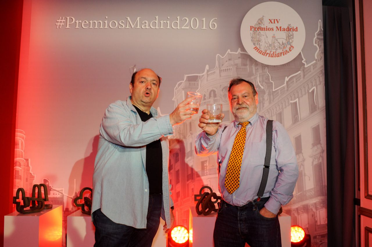 Constantino Mediavilla y José Brías brindan antes de emprezar la gala.