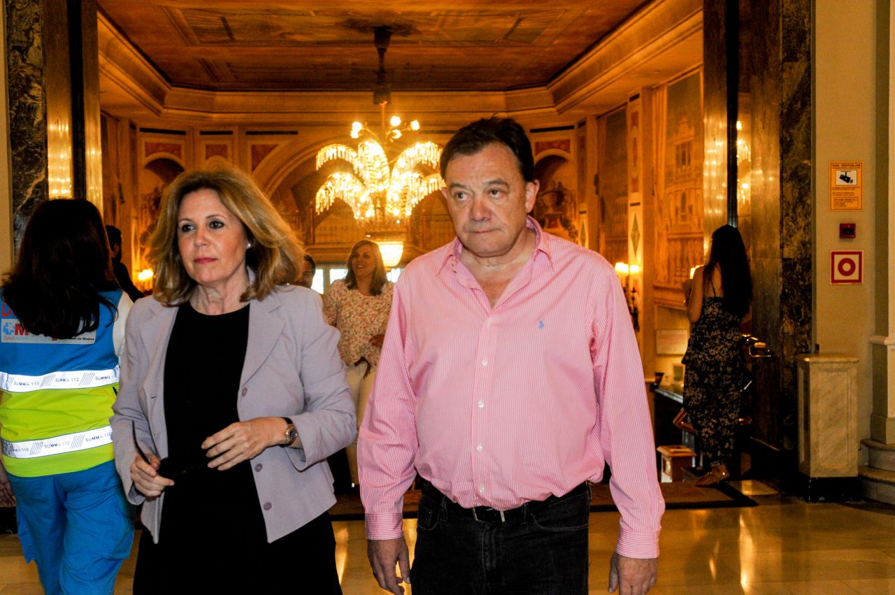 Los periodistas José Antonio Abellán y Mara Colás.