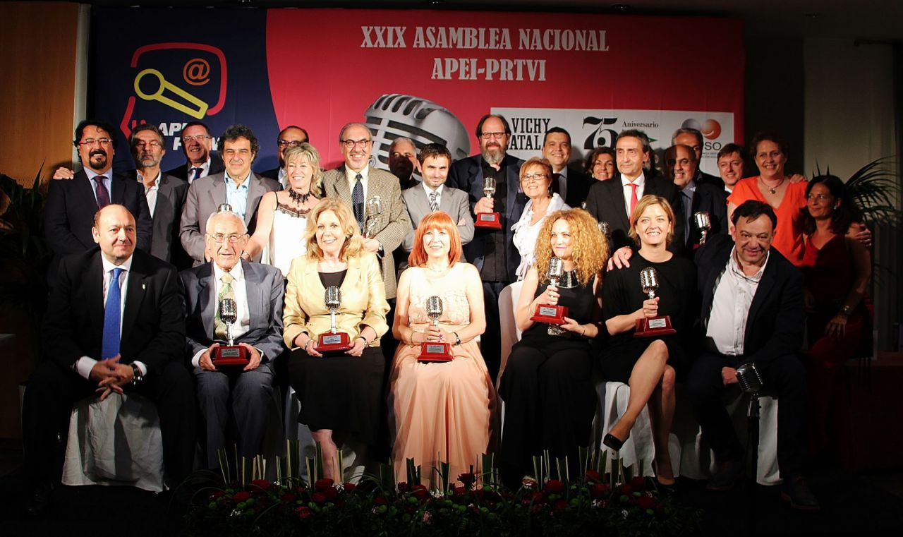 Foto de familia de la XV Edición de los premios Micrófono de los Informadores 2016 