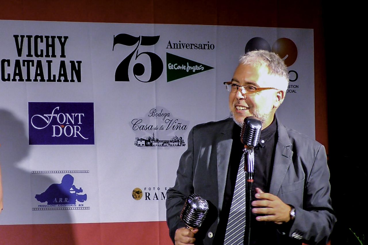 El director de Canal Punt Avui Tv, Xavier Sirgo, recoge su galardón