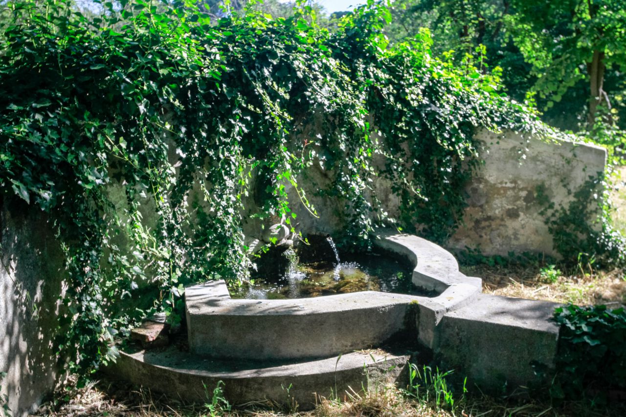 Fuente donde llega un viaje de agua.