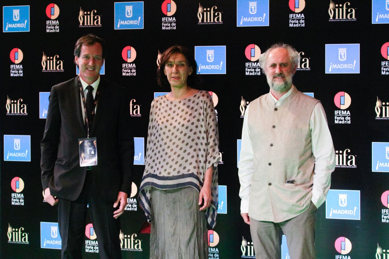 Raul Díez y Luis Cueto posan en la alfombra verde de los IIFA Awards 2016.