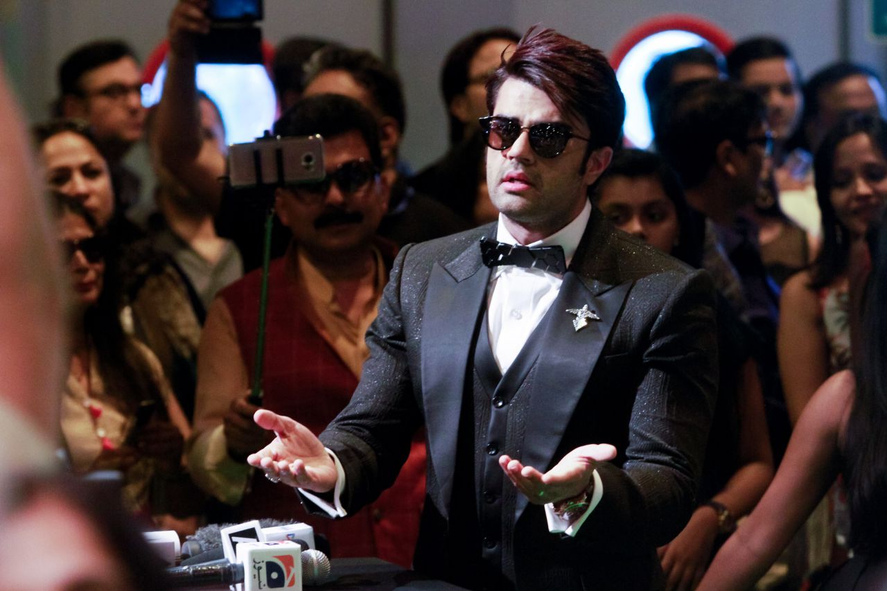 Manish Pons posa en la alfombra verde de los IIFA Awards 2016.