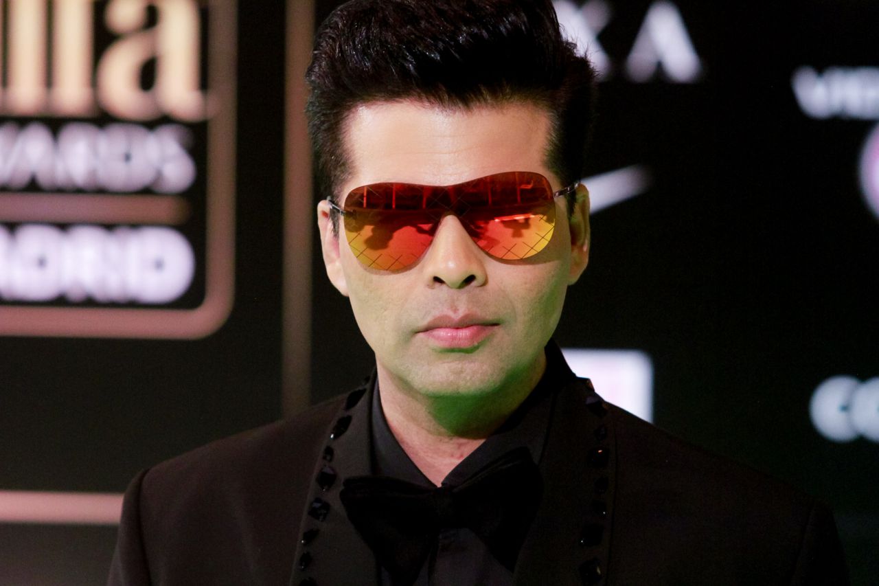 Karan Joan posa en la alfombra verde de los IIFA Awards 2016.