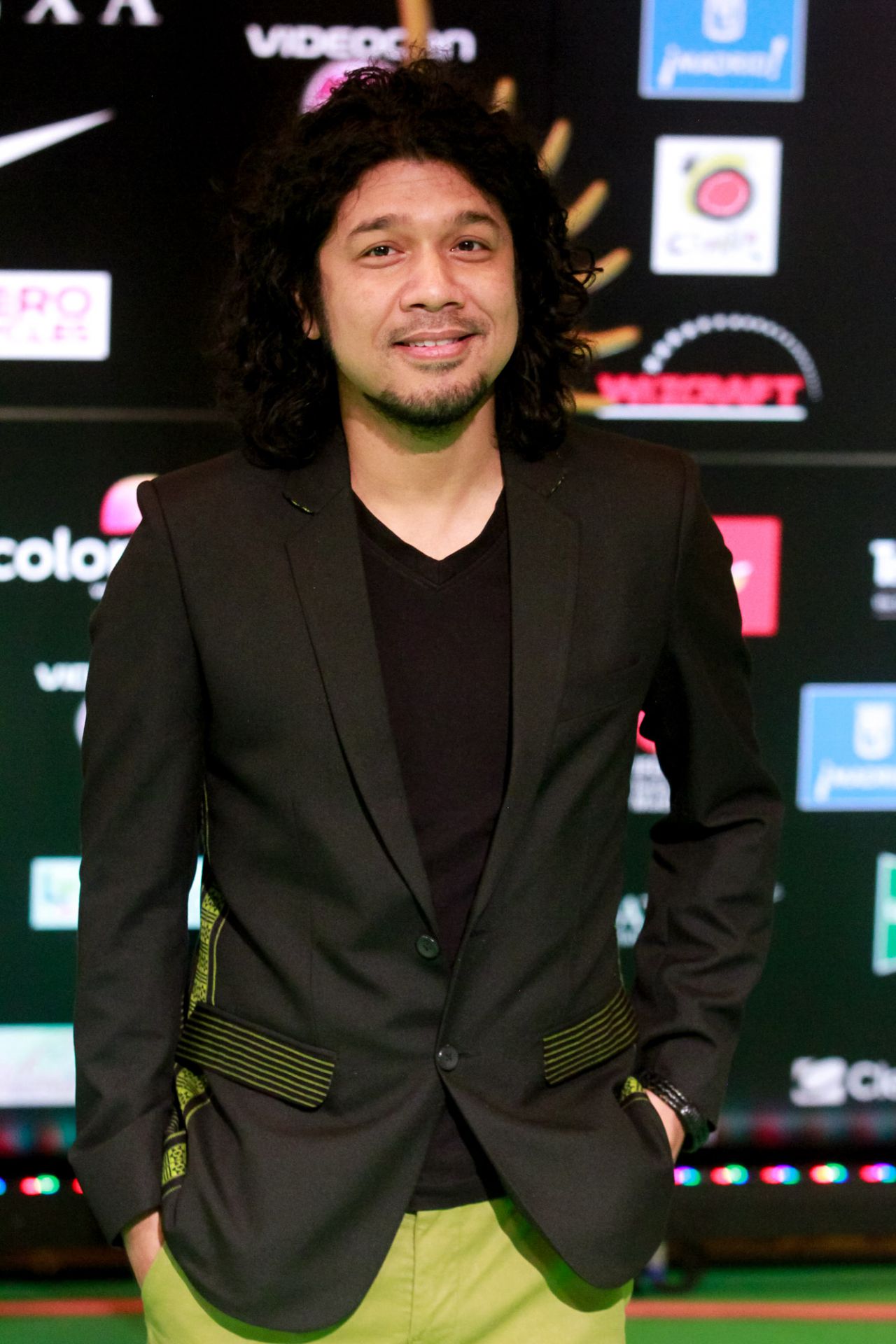 Angarag Mahanta posa en la alfombra verde de los IIFA Awards 2016.