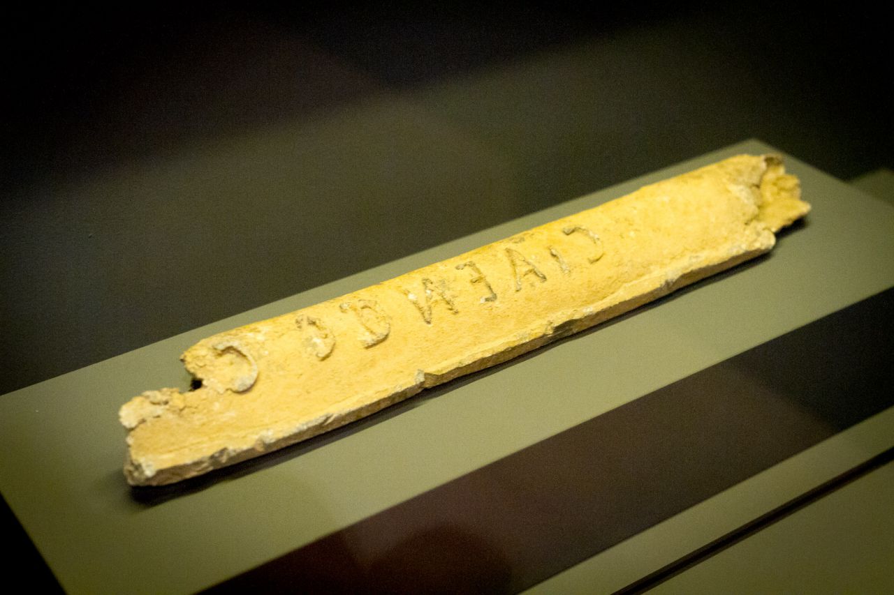 Tubería de plomo del Teatro de Mérida del 180 a.C.