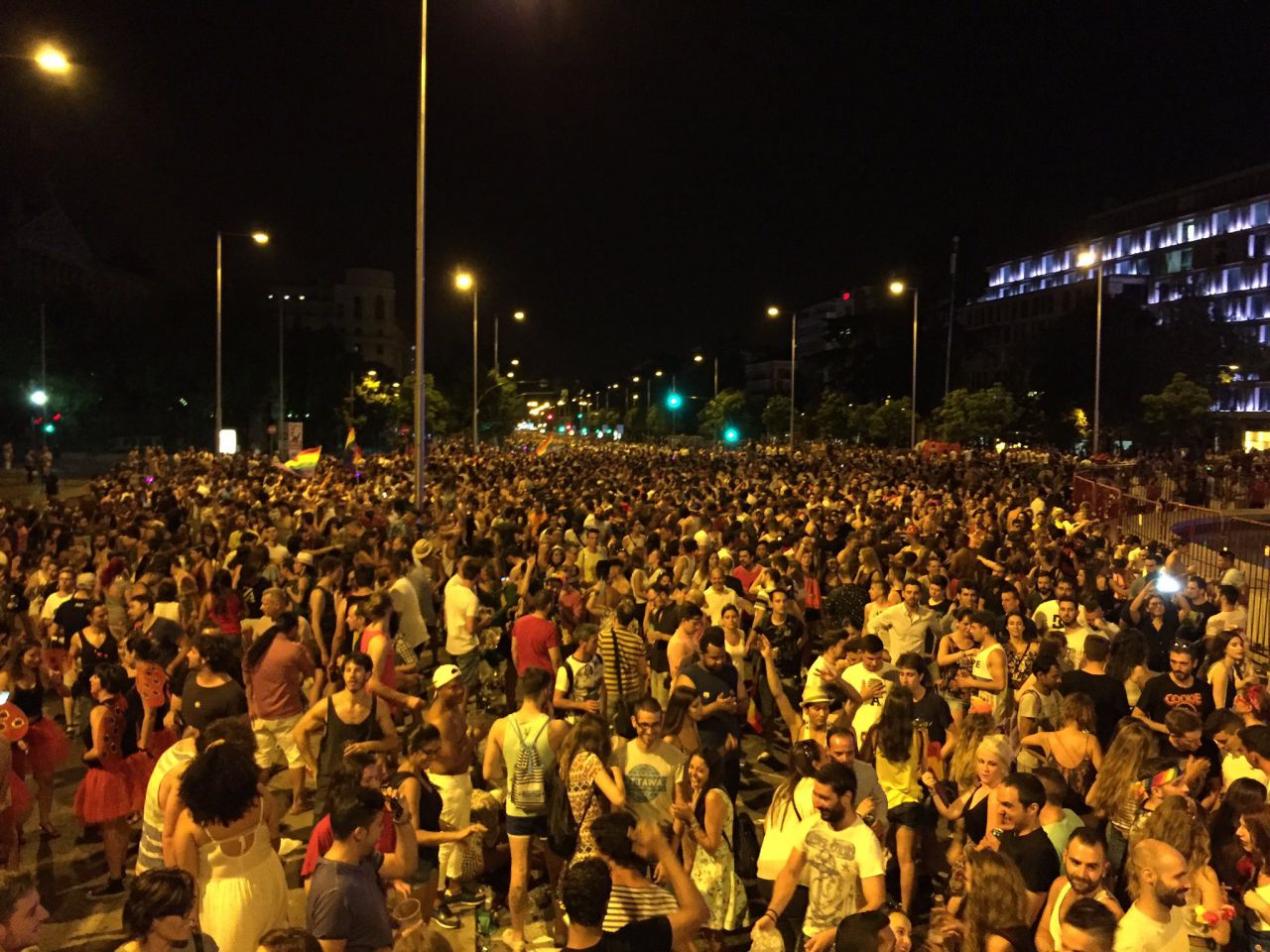 Cientos de miles de personas acudieron al MADO