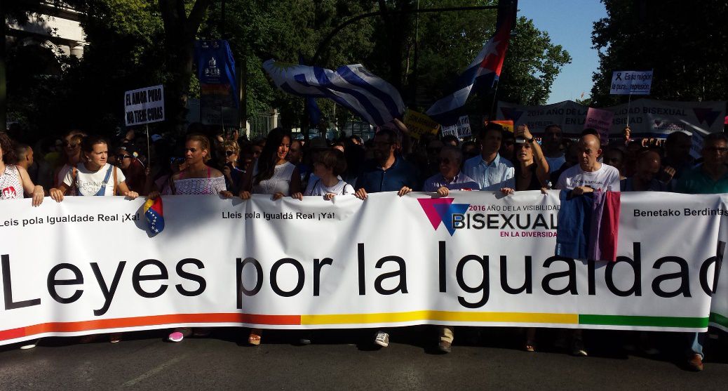 Pancarta de cabecera de la marcha del Orgullo 2016