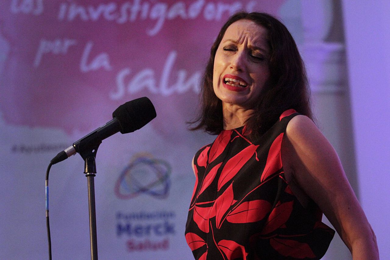 Luz Casal interpretando varios de sus temas al final de la gala. 