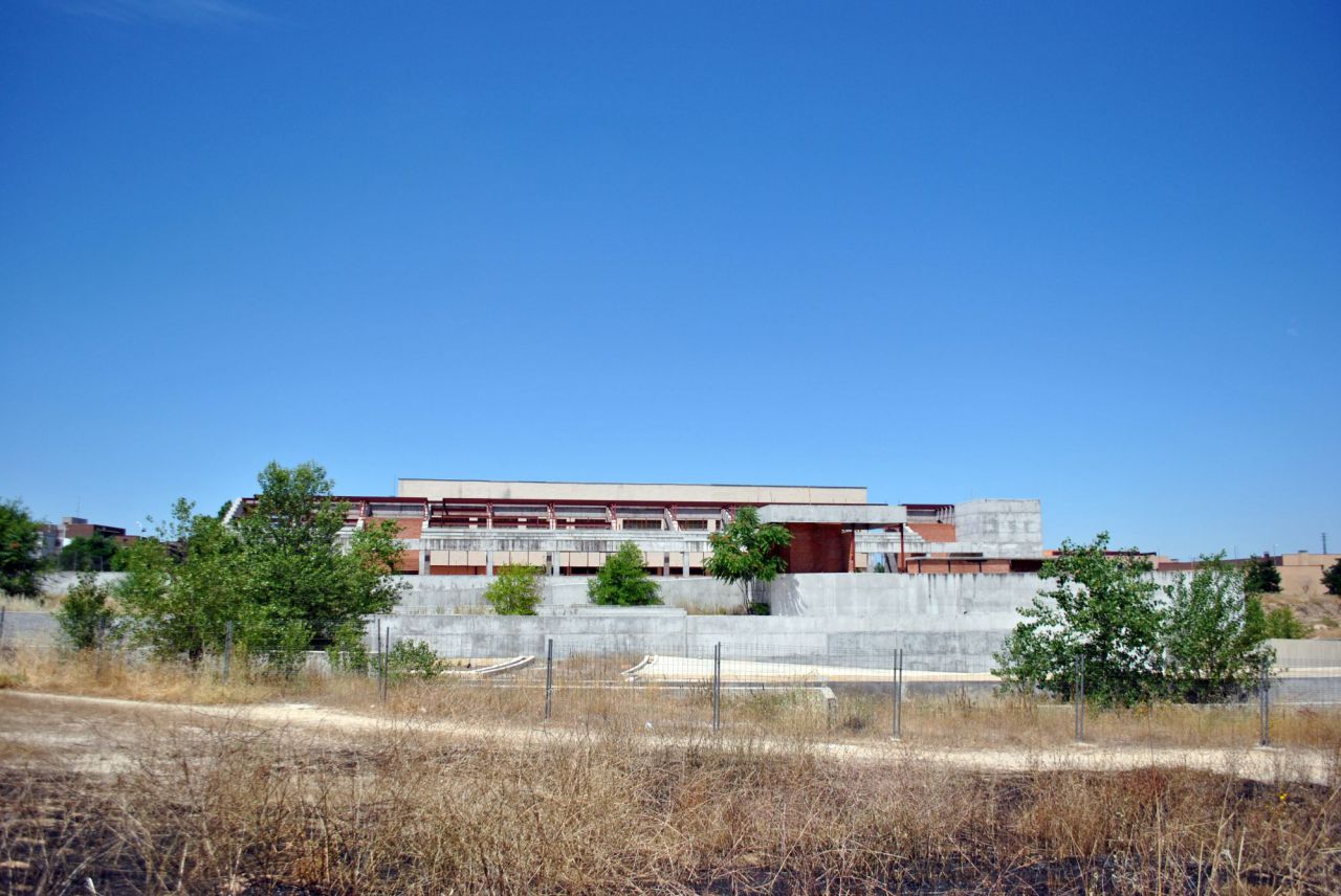 El polideportivo inacabado