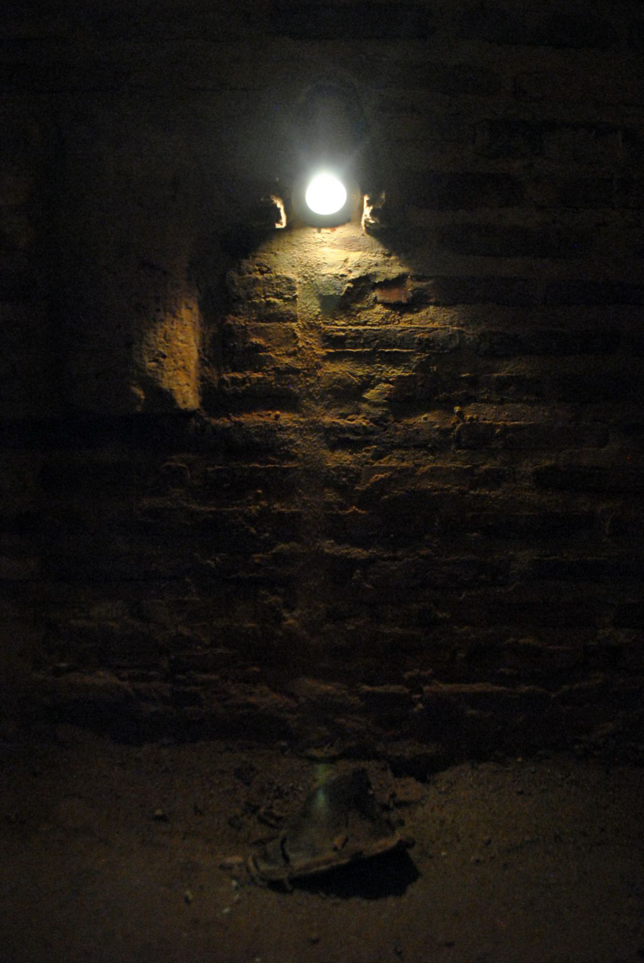 Cascotes en las Cuevas del Concejo