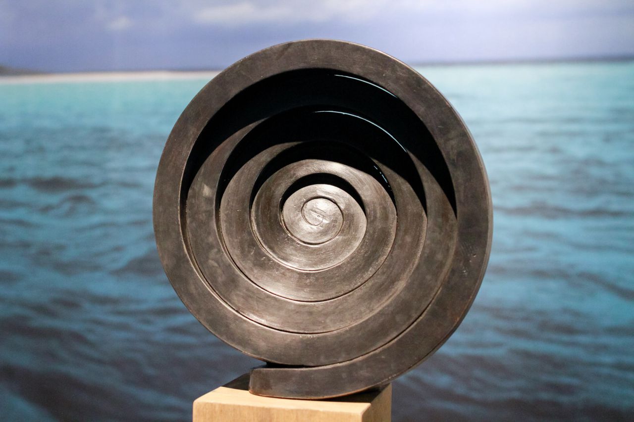 Escultura de Martín Chirino.