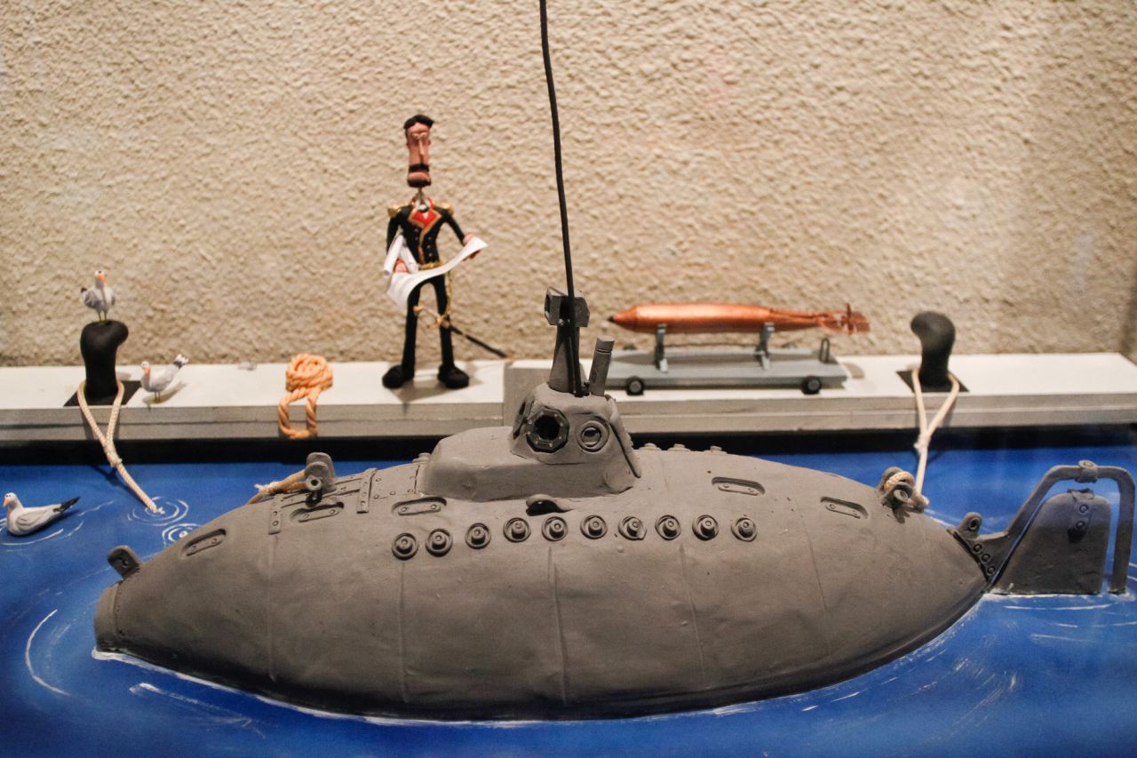 Isaac Peral con su submarino.