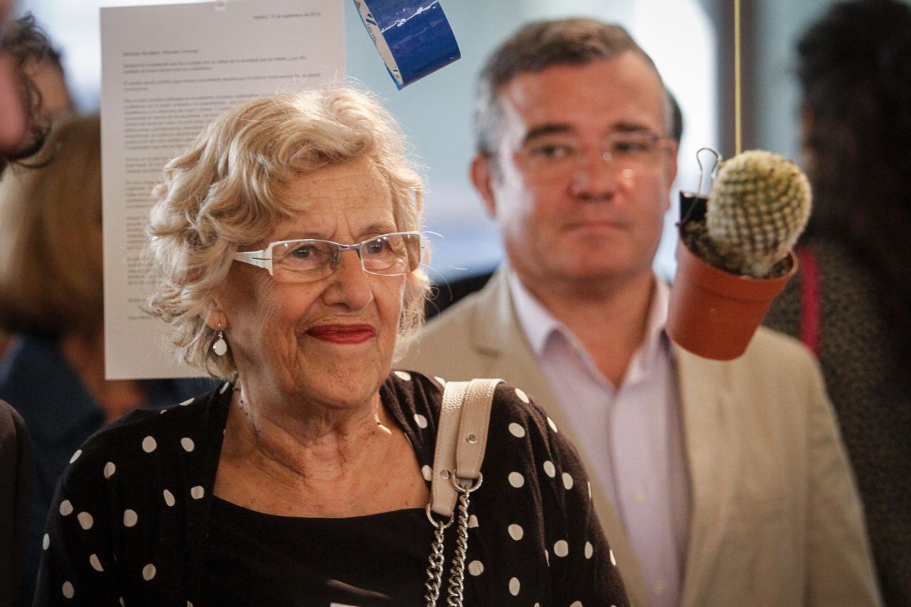 Manuela Carmena junto al presidente de la Federación de Municipios de Madrid y alcalde de Arganda del Rey, Guillermo Hita.
