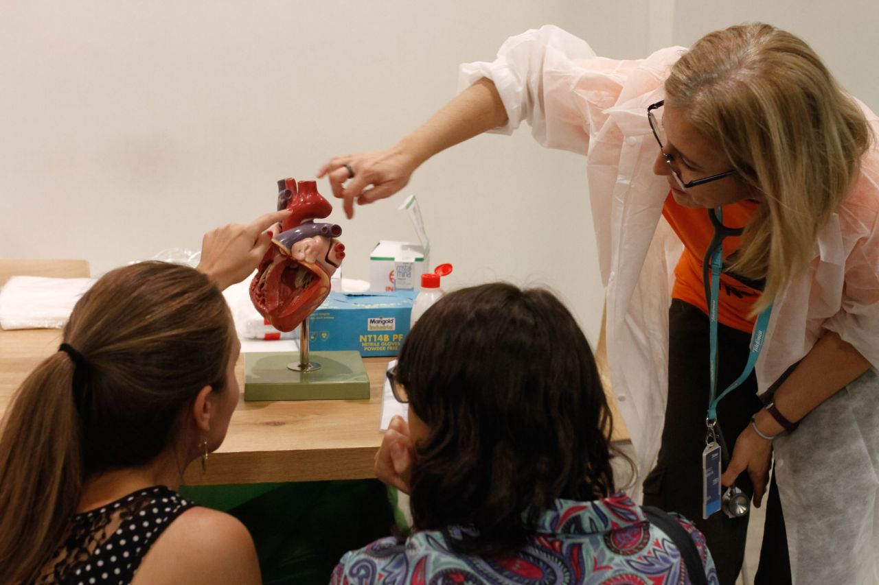 Varios investigadores presentan sus proyectos empresariales en la tercera planta de la Fundación Telefónica.