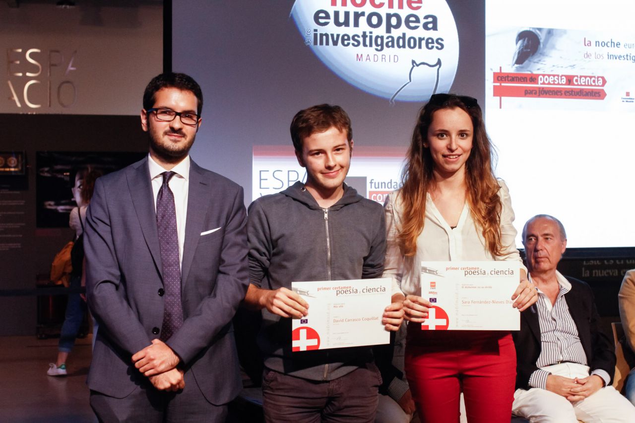 Entrega del premio del I Certamen de poesía y ciencia para jóvenes estudiantes de la Comunidad de Madrid que se ha celebrado durante los meses de mayo y junio de 2016.