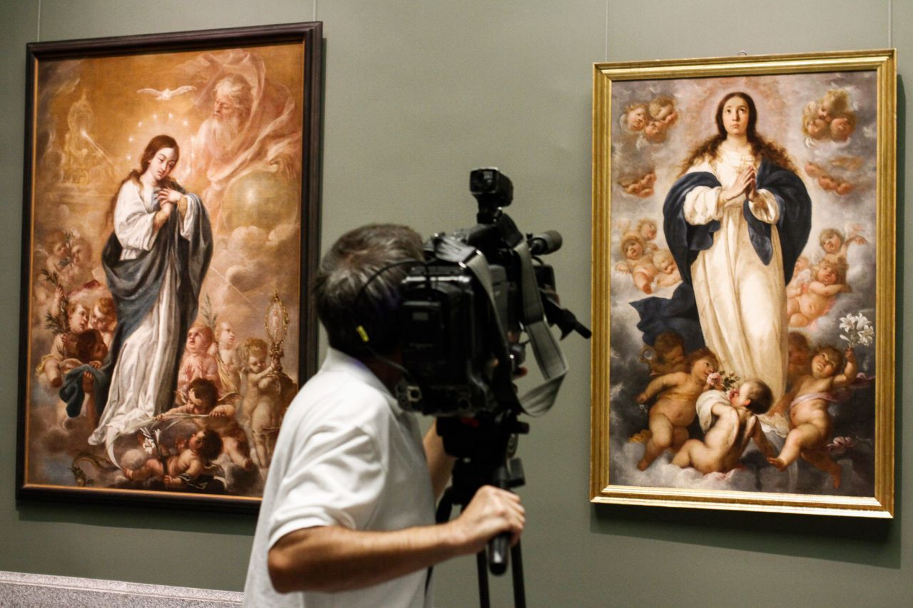 Dos cuadros de la Inmaculada Concepción, a la izquierda de Juan de Valdés Leal de 1680 y, a la derecha, de Francisco Herrera el Mozo de 1670.