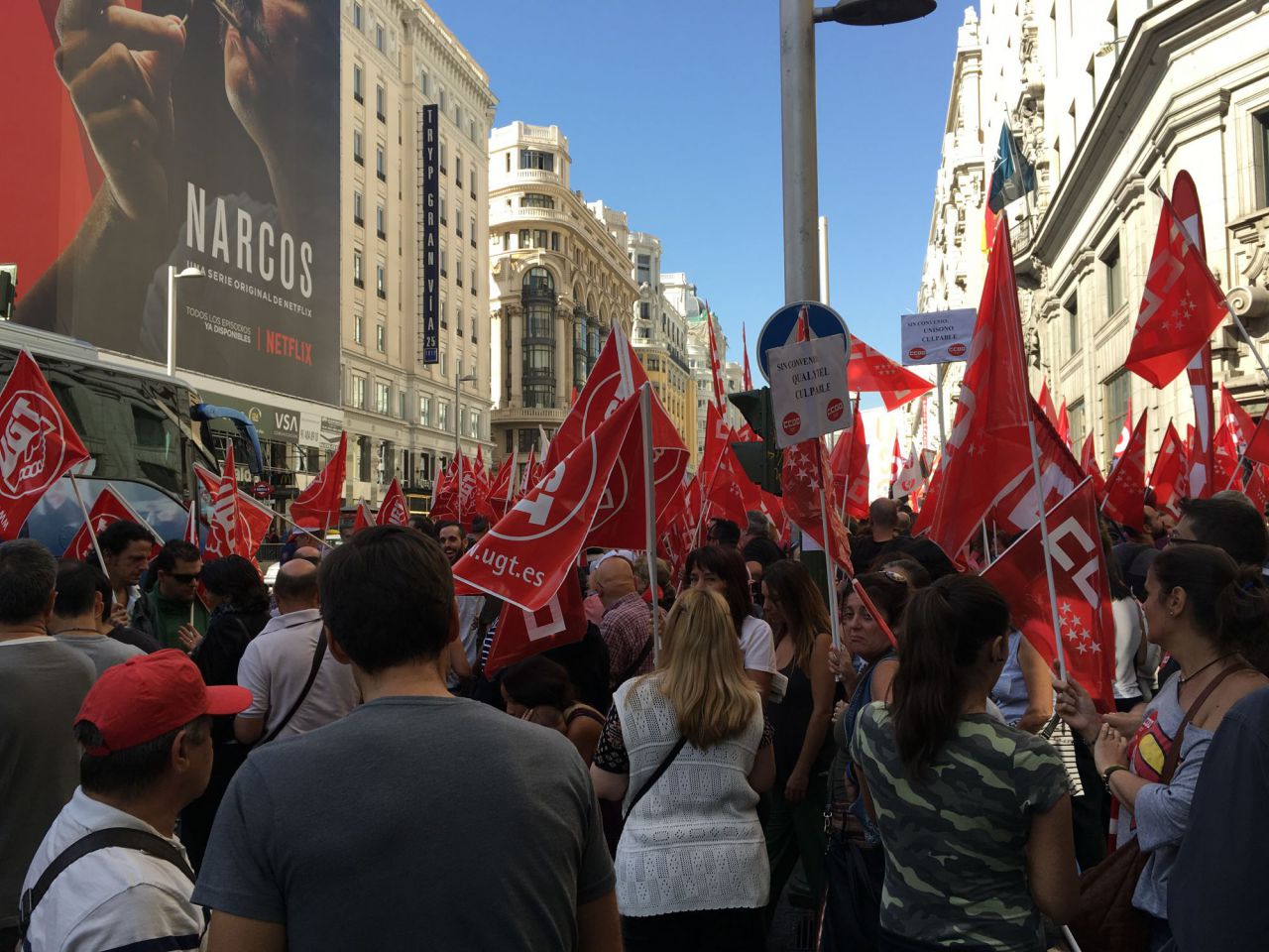 Cientos de personas se manifiestan para pedir un "convenio colectivo justo".