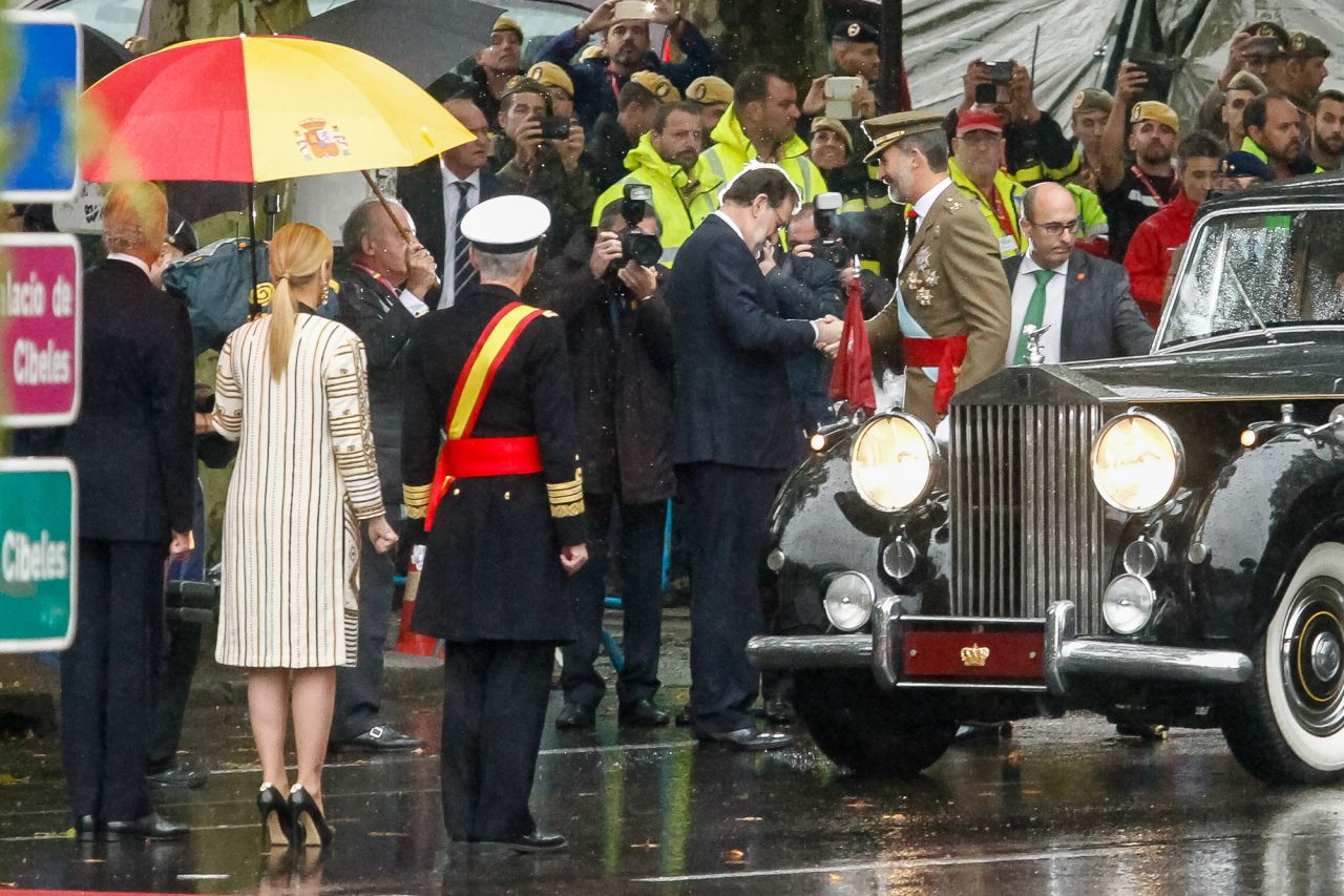 Llegada de su Majestad Felipe VI y saludo con el presidente del gobierno en funciones, Mariano Rajoy.