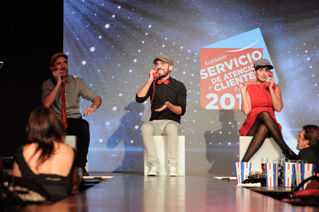 Actuación del grupo teatral Los Absurdos.