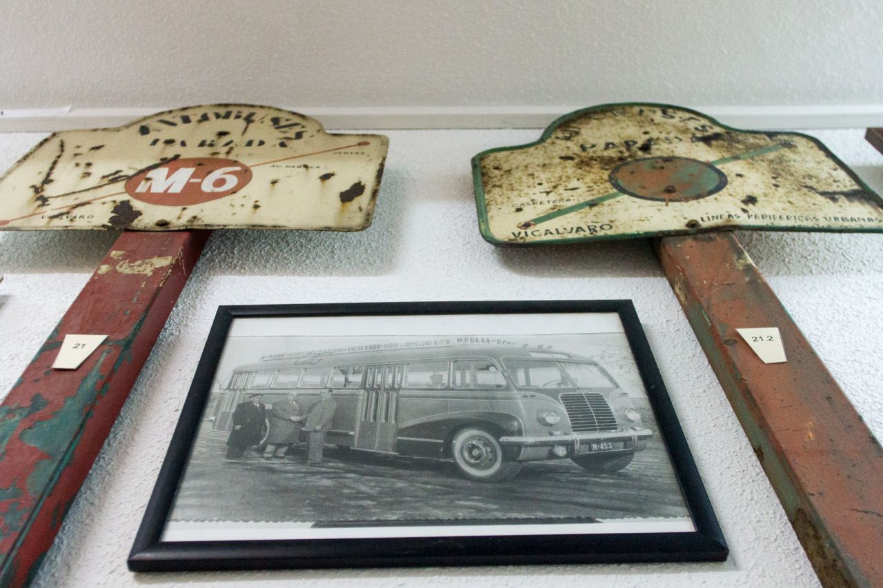 Señal de la parada de la antigua línea de Autobuses.