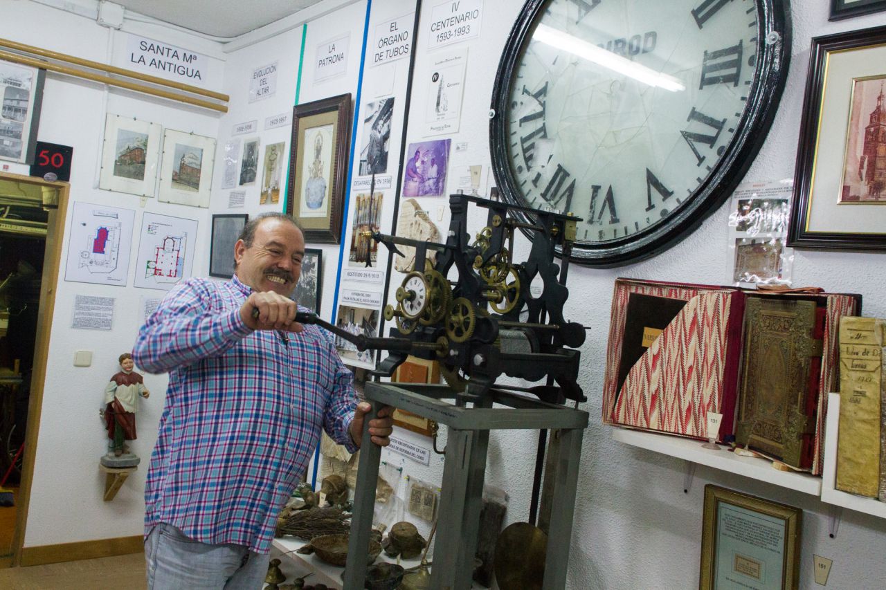 Maquinaria del reloj de la fábrica  de cemento Portland Valderrivas.