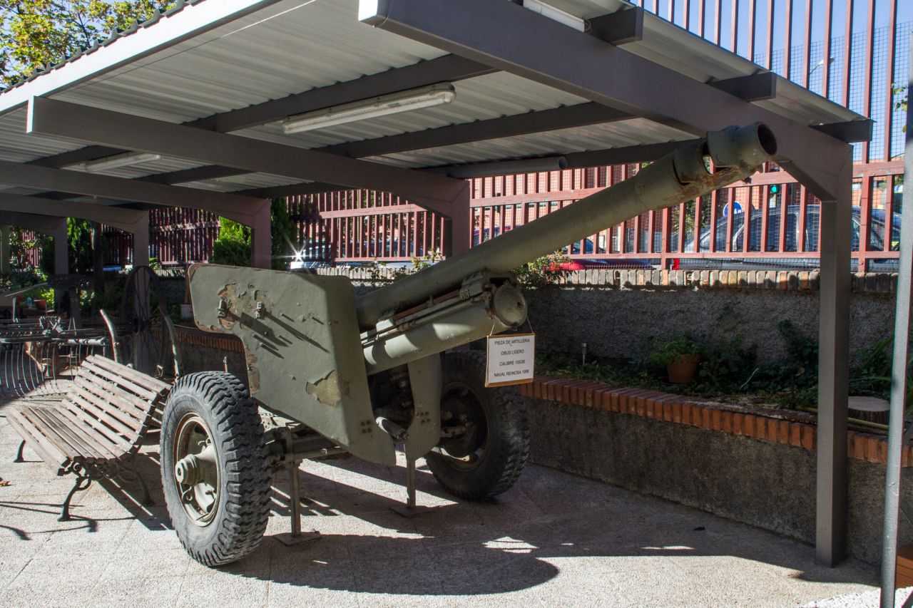 Pieza de artillería OBUS 105/26, procedente del cuartel de artillería (