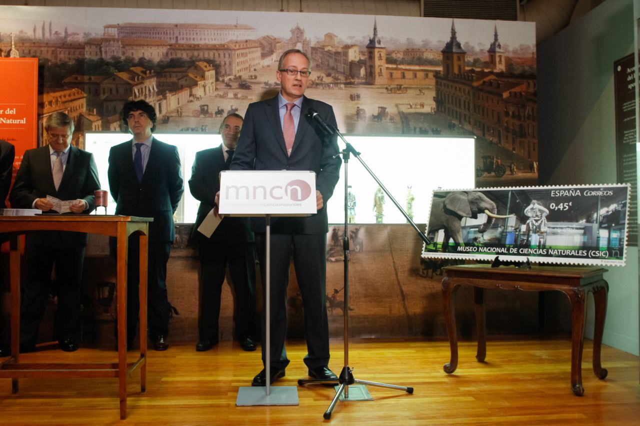 Presentación del sello conmemorativo del 240 aniversario del MNCN.