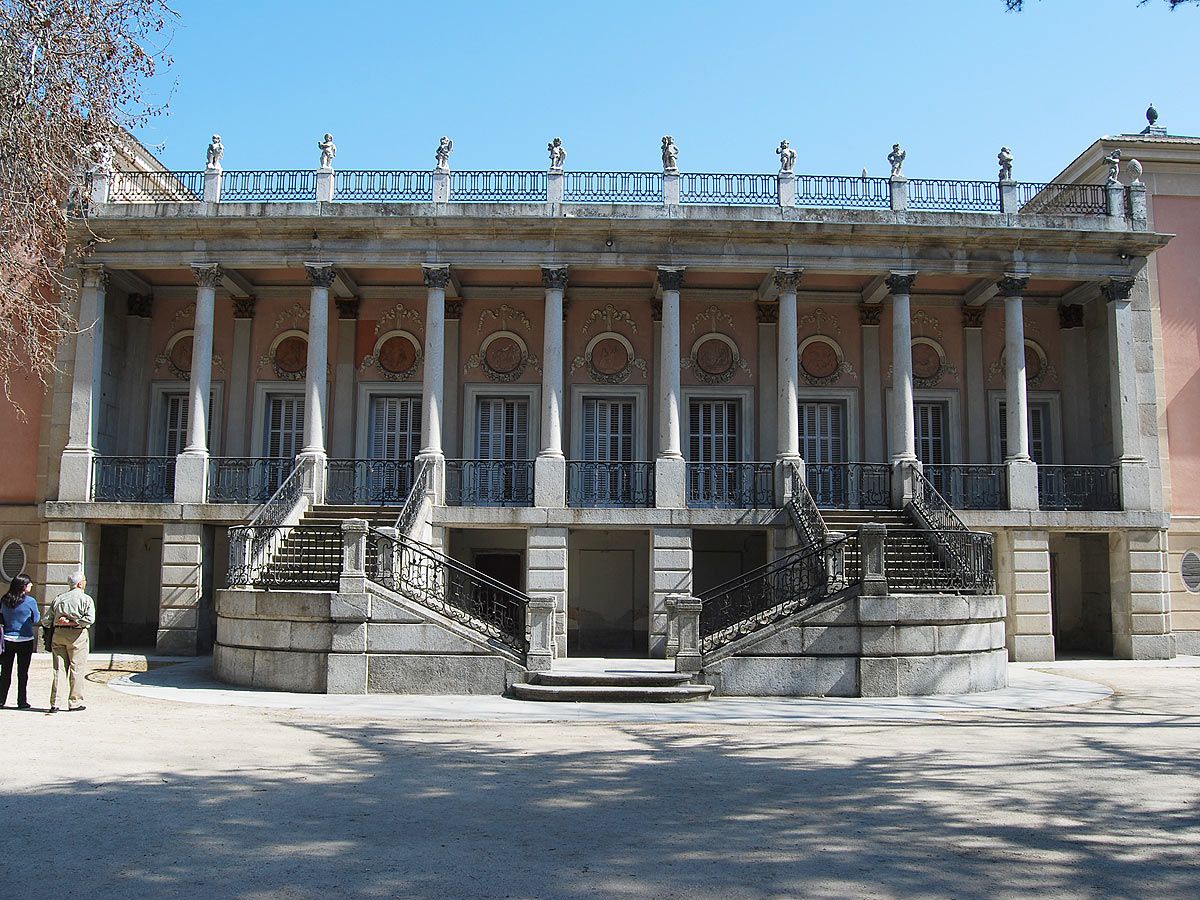 Palacio del Capricho (5 millones).
