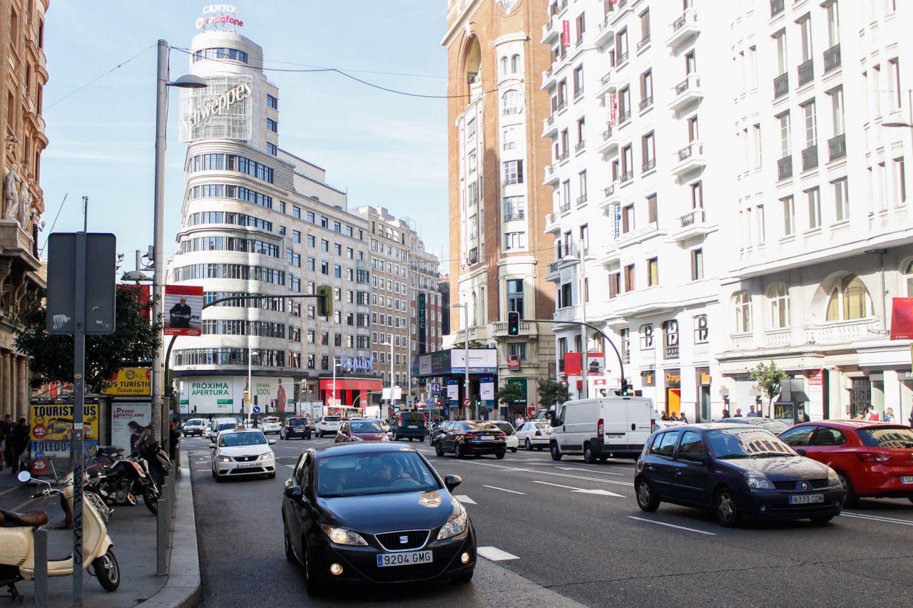 Ampliación de aceras en Gran Vía (3,3 millones).