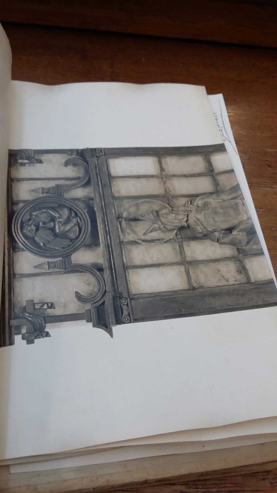 Documentos del proyecto de construcción de la capilla-cripta del cementerio de Mingorrubio