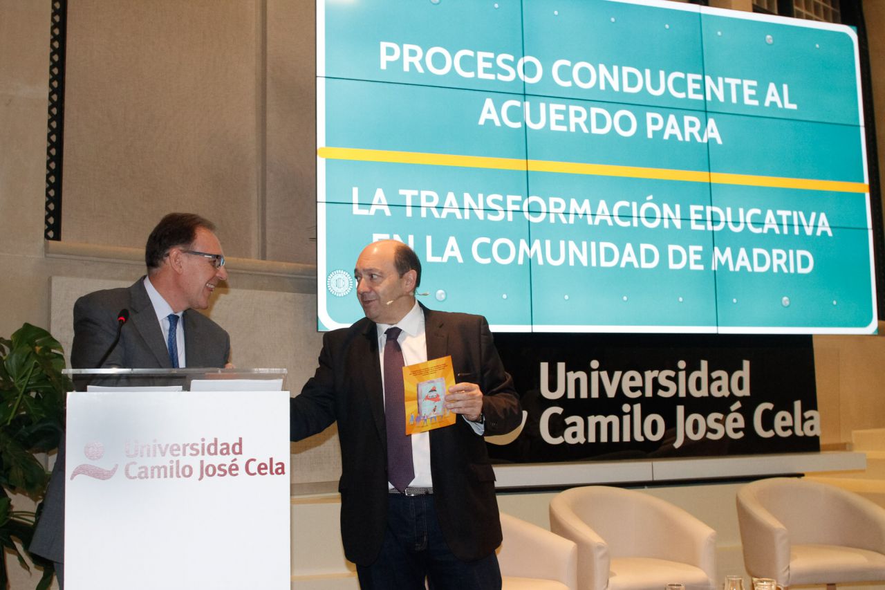 Rafael Carbonell Peris, presidente del Consejo Escolar de Madrid, tras pronunciar su ponencia.