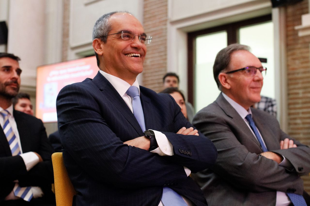 Rafael Van Grieken, consejero de Educación y Rafael Carbonell, presidente del Consejo Escolar de Madrid.