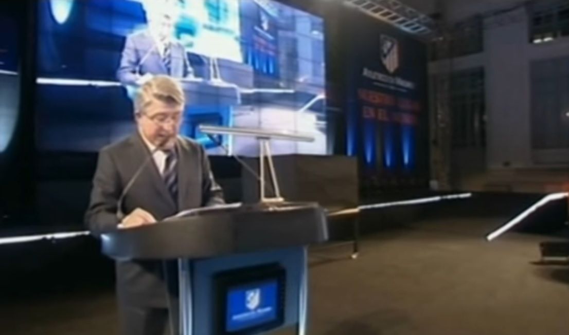 La Galería de Cristal del Ayuntamiento de Madrid fue el lugar elegido para presentación de nuestro nuevo estadio. La plantilla asistió al acto al que se sumaron numerosas personalidades, además del alcalde, Alberto Ruíz Gallardón, y el presidente del club, Enrique Cerezo. Un vídeo en 3D sirvió para recrear el aspecto final que presentará el nuevo lugar en el mundo del club.