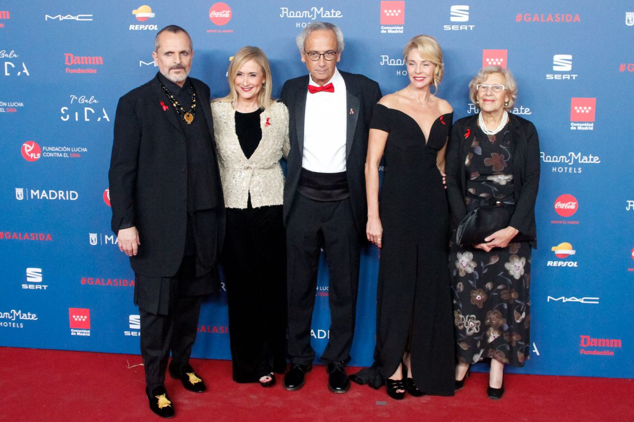 Miguel Bosé, Cristina Cifuentes, Bonaventura Clotet, Belén Rueda y Manuela Carmena 