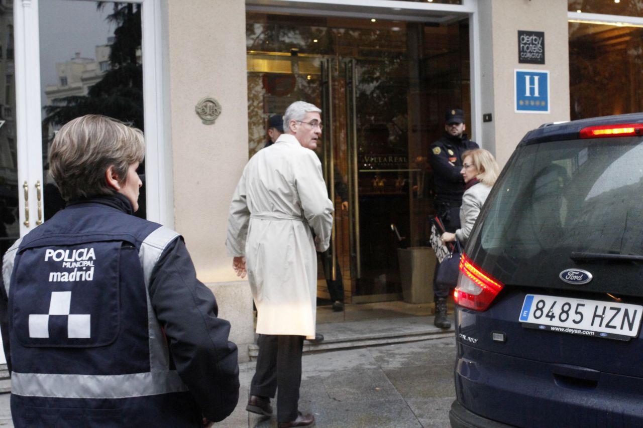 Llegada del juez para el levatamiento de cadaver.