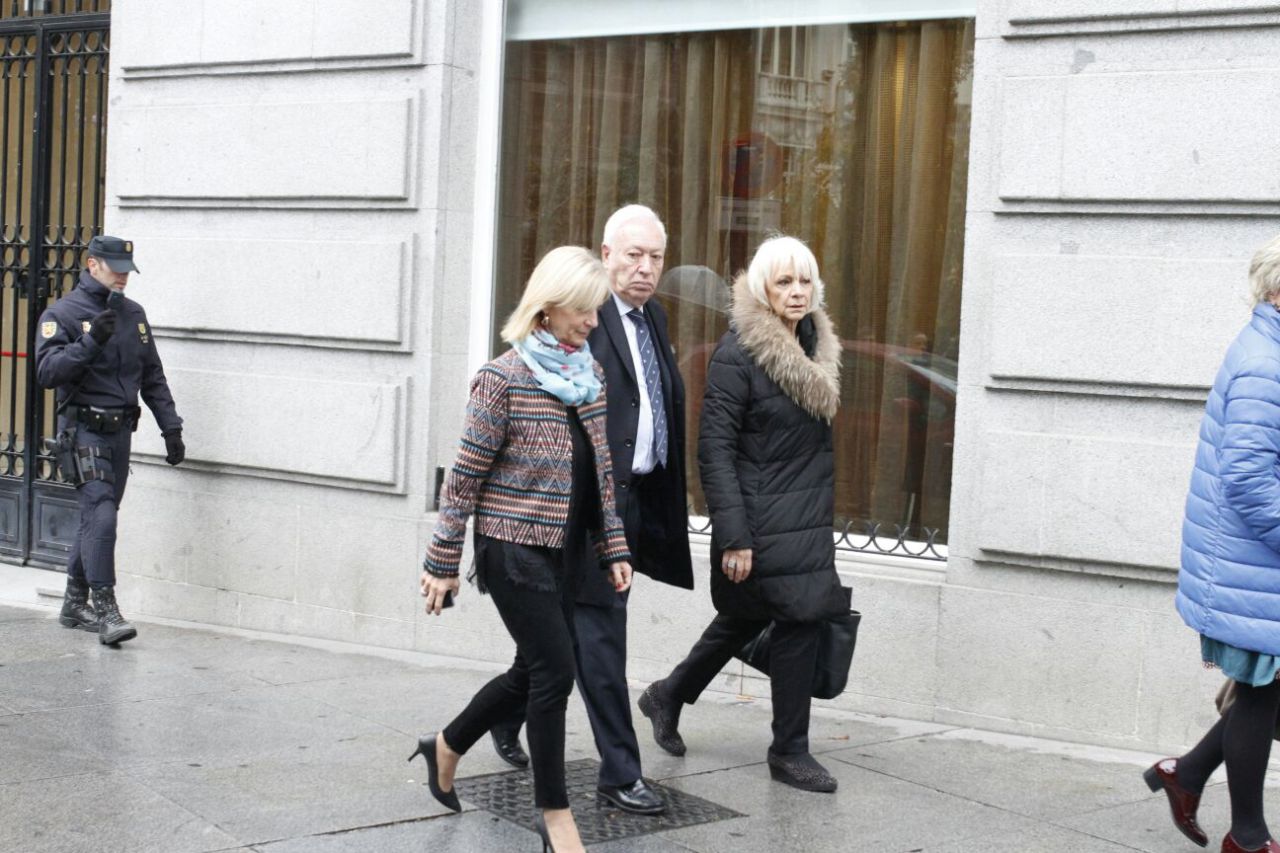 José Manuel García-Margallo, exministro de Asuntos Exteriores y de Cooperación junto a Teófila Martínez, exalcaldesa de Cádiz.