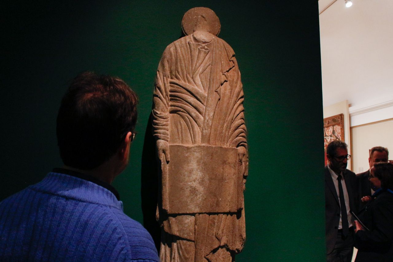 La exposición 'Maestro Mateo', organizada con la Real Academia Gallega de Bellas Artes y la Fundación Catedral de Santiago, está dedicada al Maestro Mateo y su trabajo de la Catedral de Santiago de Compostela.