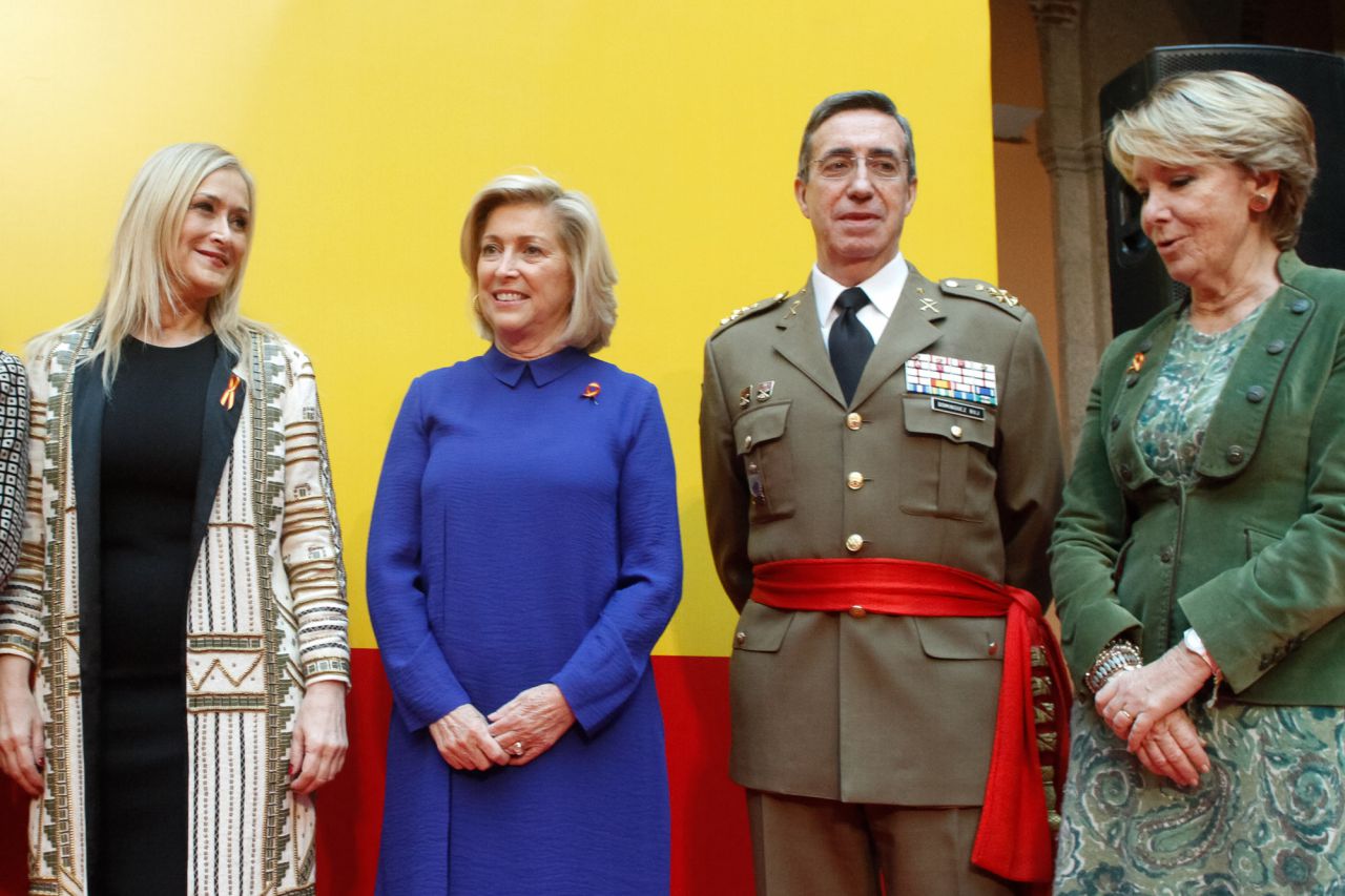 Cristina Cifuentes, Concepción Dancausa, el Jefe del Estado Mayor del Ejercito de Tierra y Esperanza Aguirre.