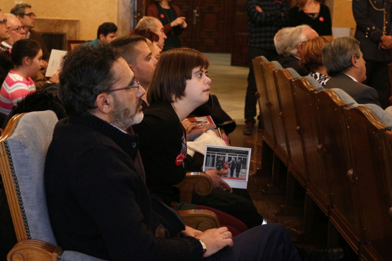 Presentación del calendario solidario de la UME y la Fundación Envera.