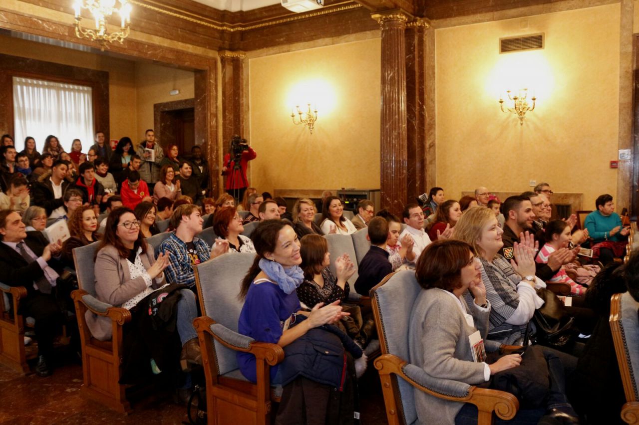 Presentación del calendario solidario de la UME y la Fundación Envera.