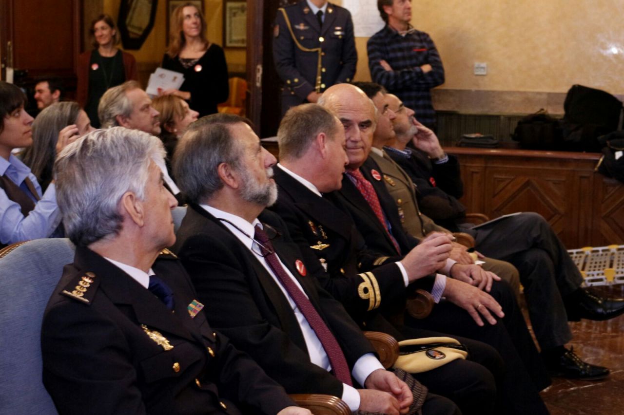 Presentación del calendario solidario de la UME y la Fundación Envera.