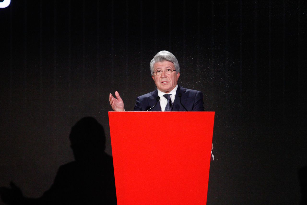 Enrique Cerezo, presidente del Atlético de Madrid, durante la presentación.