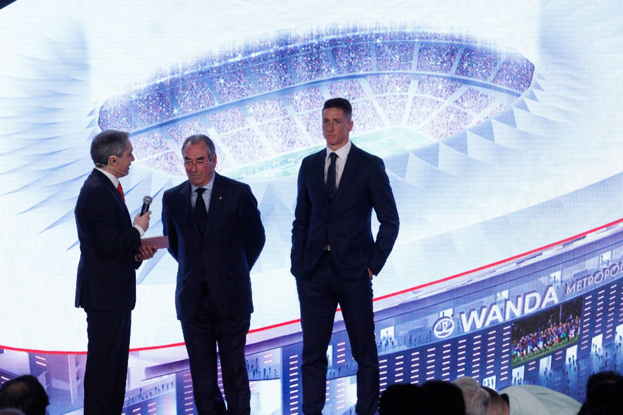 Vicente Vallés junto a Adelardo y Fernando Torres.