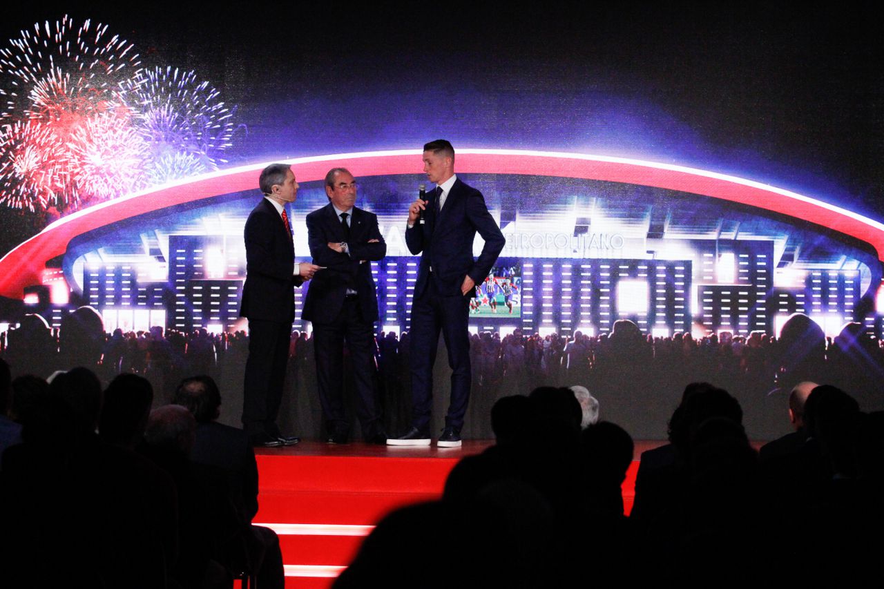 Vicente Vallés junto a Adelardo y Fernando Torres. 