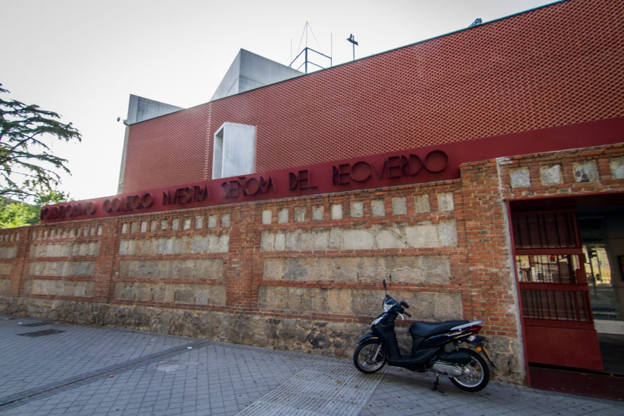 Colegio de Nuestra Señora del Recuerdo fundado por la Compañia de Jesús en unos terrenos cedidos por los Duques de Pastrana en 1880.