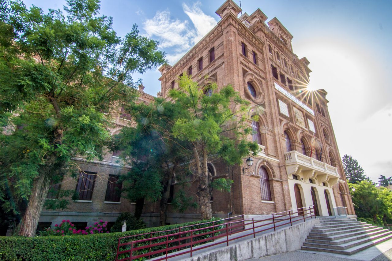 Colegio San Ramón y San Antonio en la calle Rodríguez Marín.