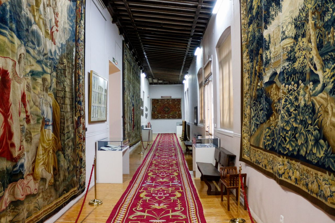 Tapices y alfombras en la Real Fábrica de Tapices
