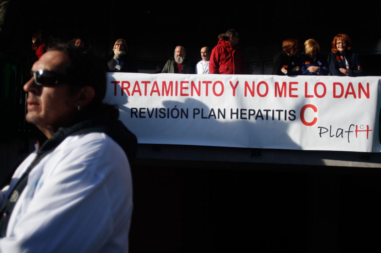 Pancarta de los afestados por la Hepatitis C.