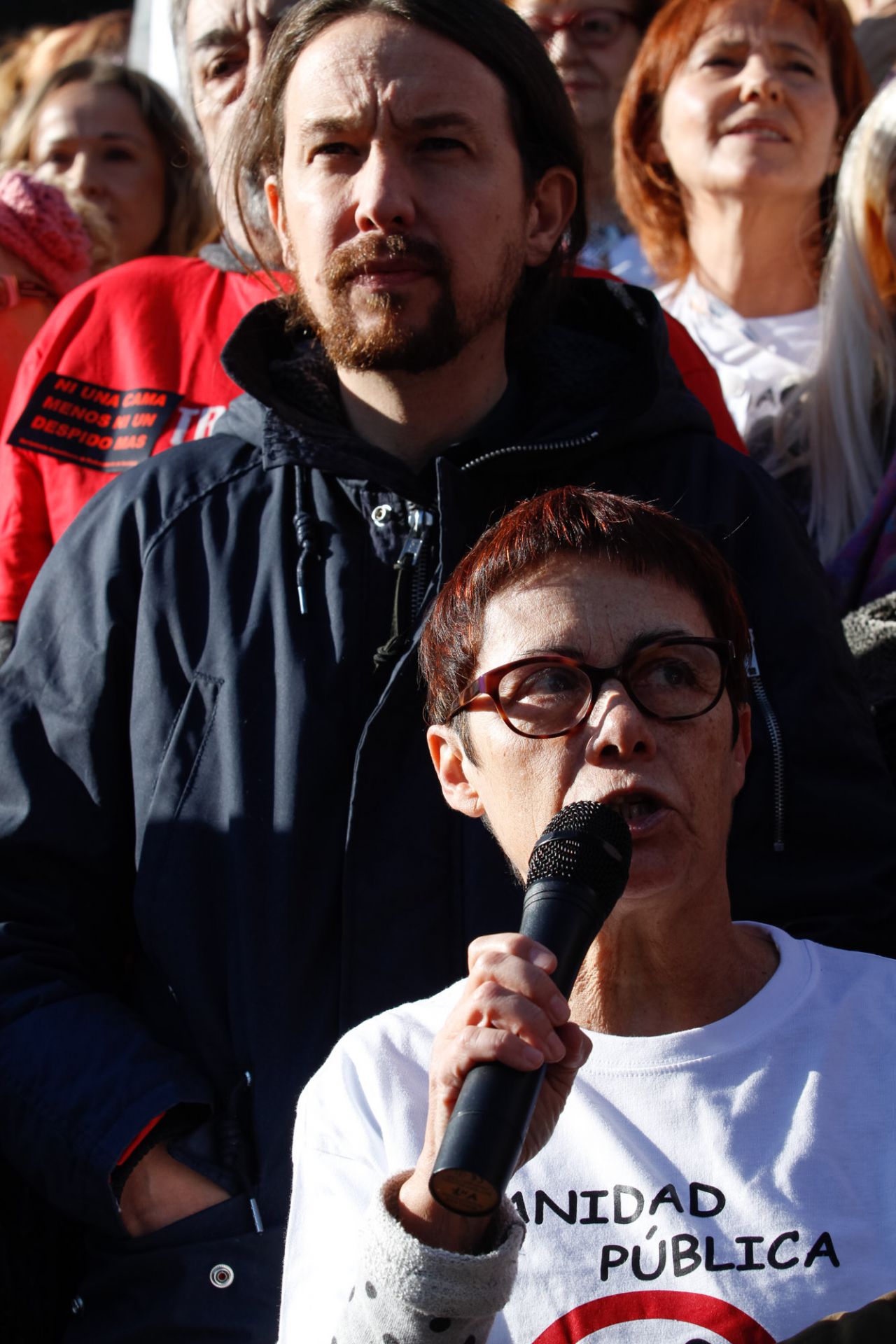 Carmen San José, diputada de Podemos en la Asamblea de Madrid junto a Pablo Iglesias.